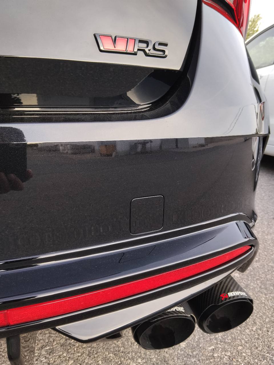 Parte trasera del Octavia con emblema vRS y doble escape